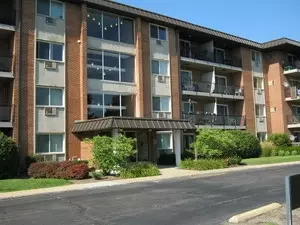 2234 S Goebbert Rd #122, Arlington Heights, IL 60005