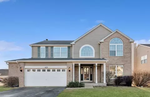 1655 Vista Lake Dr, Antioch, IL 60002