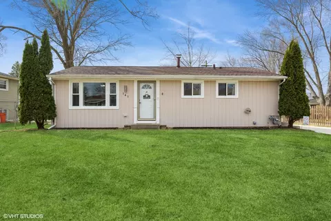 741 Jackson Ave, Carpentersville, IL 60110
