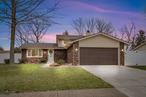680 Bunker Hill Dr, Bourbonnais, IL 60914