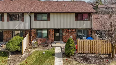7342 Winthrop Way #6, Downers Grove, IL 60516