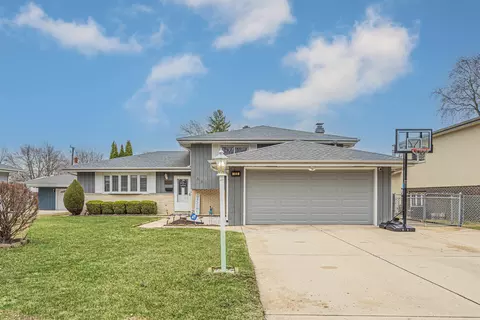 153 N Circle Ave, Bloomingdale, IL 60108