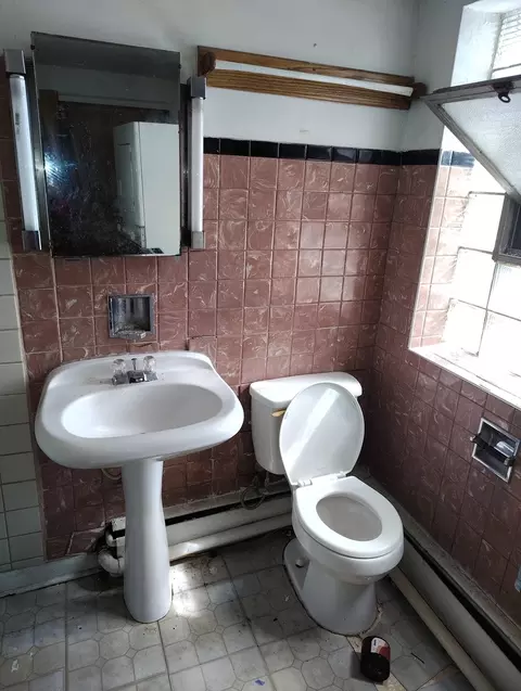 10151 S Hoxie Ave, Chicago, IL 60617 photo 3