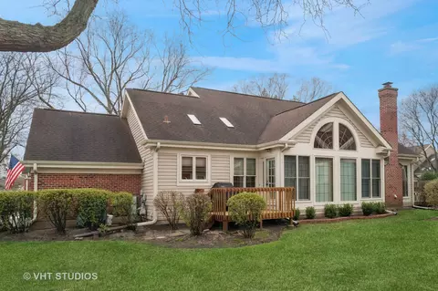 2118 N Lake Shore Cir, Arlington Heights, IL 60004
