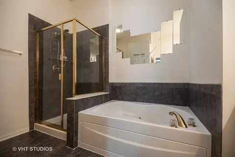 Bath - 522 Prestwick Ln, Wheeling, IL 60090 photo 1 of 2