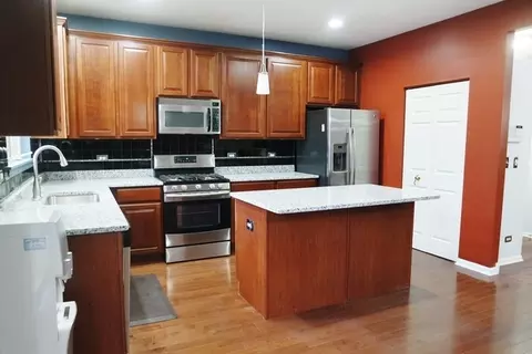 Kitchen - 522 Prestwick Ln, Wheeling, IL 60090 photo 1 of 1