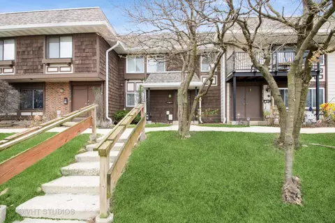 5616 Court Leona, Hanover Park, IL 60133