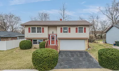 110 Diane Dr, Streamwood, IL 60107