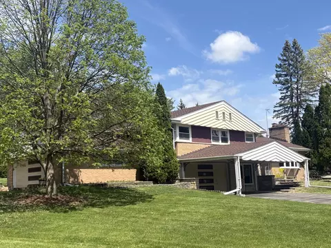 129 Roth Ave, Barrington, IL 60010