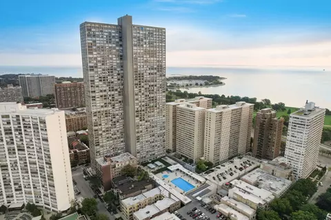 655 W Irving Park Rd #1817, Chicago, IL 60613