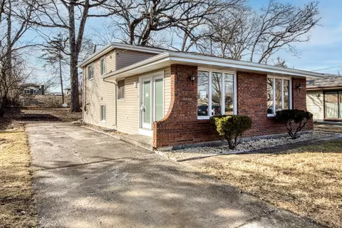 16128 Latrobe Ave, Oak Forest, IL 60452