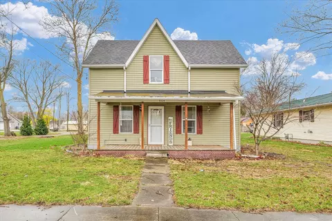 604 N Broadway St, Newman, IL 61942