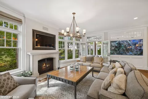 Living - 624 Pine Ln, Winnetka, IL 60093 photo 2 of 4