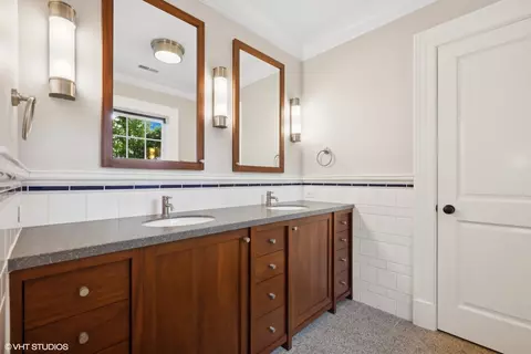 Bath - 624 Pine Ln, Winnetka, IL 60093 photo 6 of 9