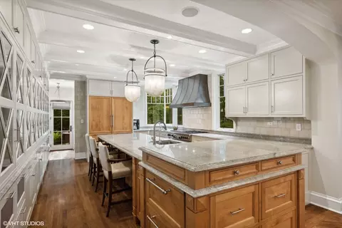 Kitchen - 624 Pine Ln, Winnetka, IL 60093 photo 4 of 5