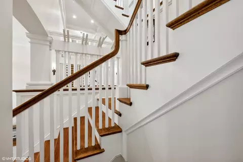 Entry Way - 624 Pine Ln, Winnetka, IL 60093 photo 4 of 9