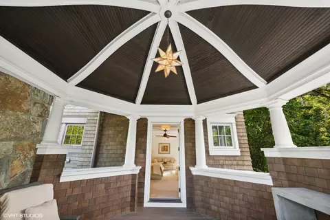 Exterior - 624 Pine Ln, Winnetka, IL 60093 photo 8 of 38