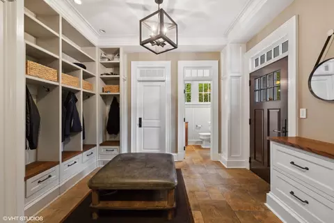Entry Way - 624 Pine Ln, Winnetka, IL 60093 photo 3 of 9