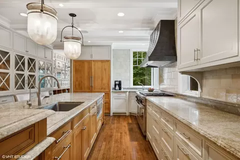 Kitchen - 624 Pine Ln, Winnetka, IL 60093 photo 3 of 5