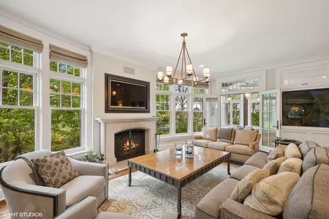 Living - 624 Pine Ln, Winnetka, IL 60093 photo 3 of 4