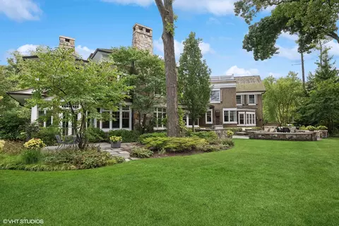 Exterior - 624 Pine Ln, Winnetka, IL 60093 photo 17 of 38