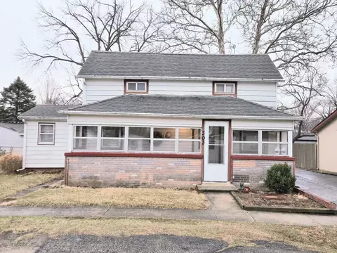 303 E First St, Leaf River, IL 61047