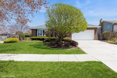 15541 Kemper Dr, Orland Park, IL 60462