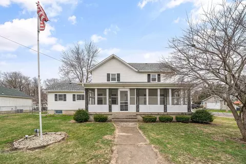 902 S Ottawa St, Earlville, IL 60518