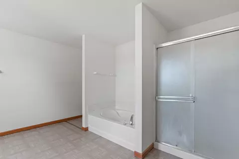 Bath - 968 Pattee Ave, Elburn, IL 60119 photo 3 of 4