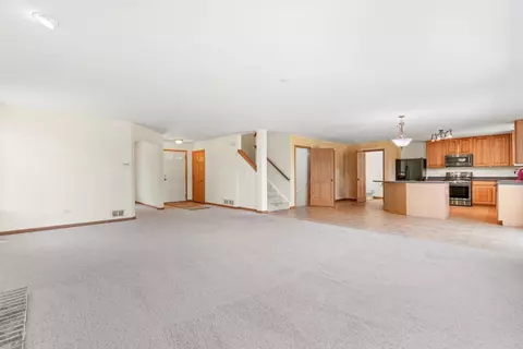 Living - 968 Pattee Ave, Elburn, IL 60119 photo 4 of 5