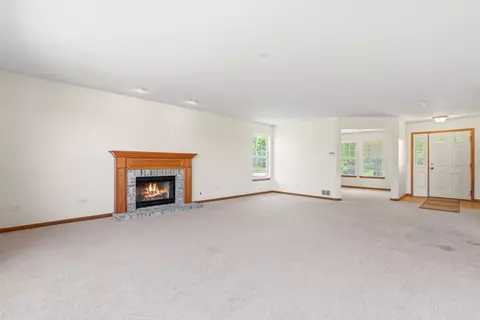 Living - 968 Pattee Ave, Elburn, IL 60119 photo 2 of 5