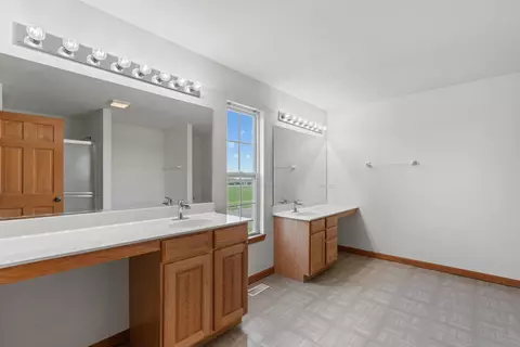 Bath - 968 Pattee Ave, Elburn, IL 60119 photo 2 of 4