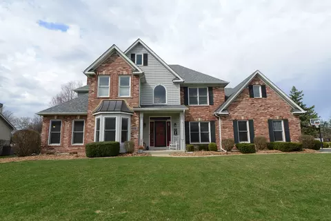 2003 Pond Dr, Batavia, IL 60510