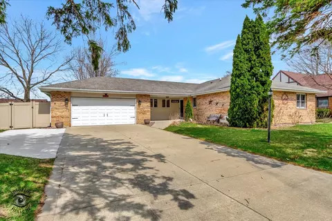 621 Oak St, Peotone, IL 60468
