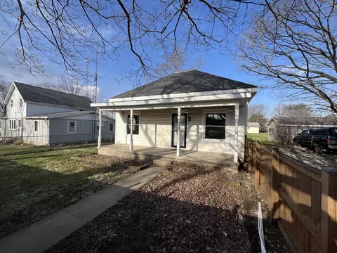 204 S Oak St, Arrowsmith, IL 61722
