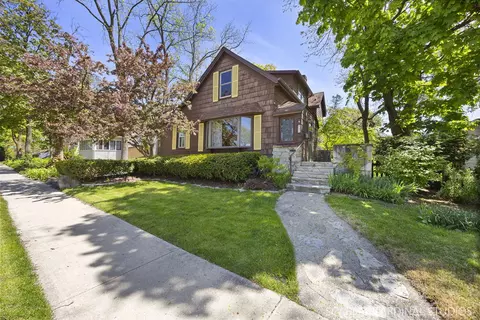 605 N President St, Wheaton, IL 60187