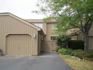 844 Oak Hill Rd, Barrington, IL 60010