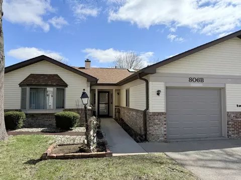 806 Village Ln # B, Sterling, IL 61081