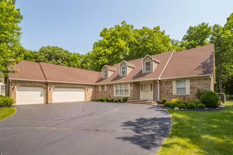 126 N Buckingham Dr, Sugar Grove, IL 60554