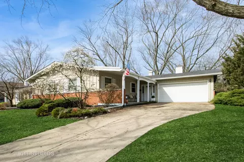 5708 Westview Ln, Lisle, IL 60532