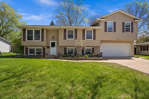 641 Independence Dr, Aurora, IL 60506 photo 3