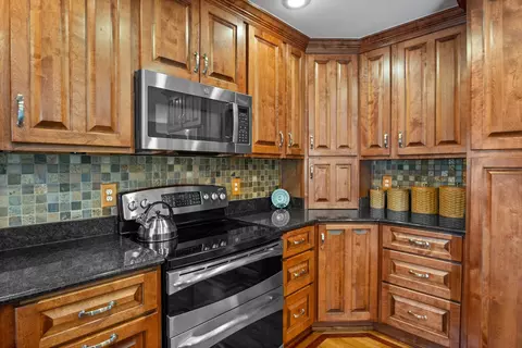 641 Independence Dr, Aurora, IL 60506 photo 9