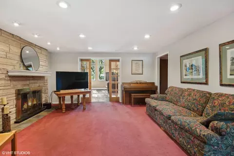 Living - 1508 Gamon Rd, Wheaton, IL 60189 photo 2 of 3