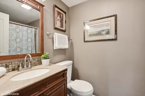 Bath - 1508 Gamon Rd, Wheaton, IL 60189 photo 6 of 6