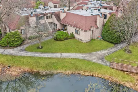 3365 Beacon St #14, North Chicago, IL 60064
