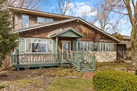 44 W Streamwood Blvd, Streamwood, IL 60107