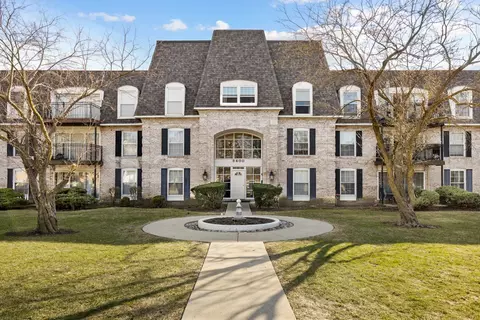 5400 Carriageway Dr #107, Rolling Meadows, IL 60008