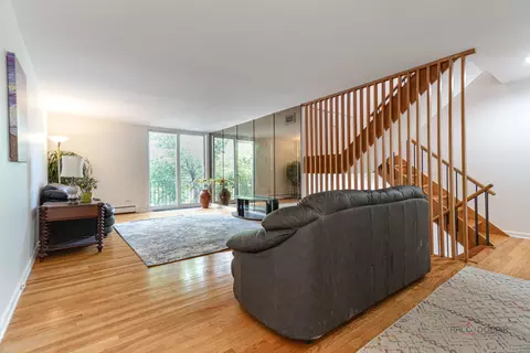 Living - 1325 E 55th St, Chicago, IL 60615 photo 2 of 3