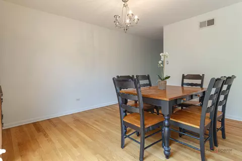 Dining - 1325 E 55th St, Chicago, IL 60615 photo 2 of 2