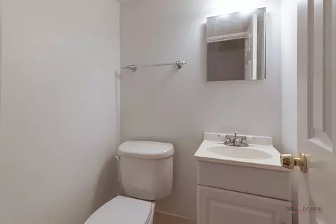 Bath - 1325 E 55th St, Chicago, IL 60615 photo 3 of 3